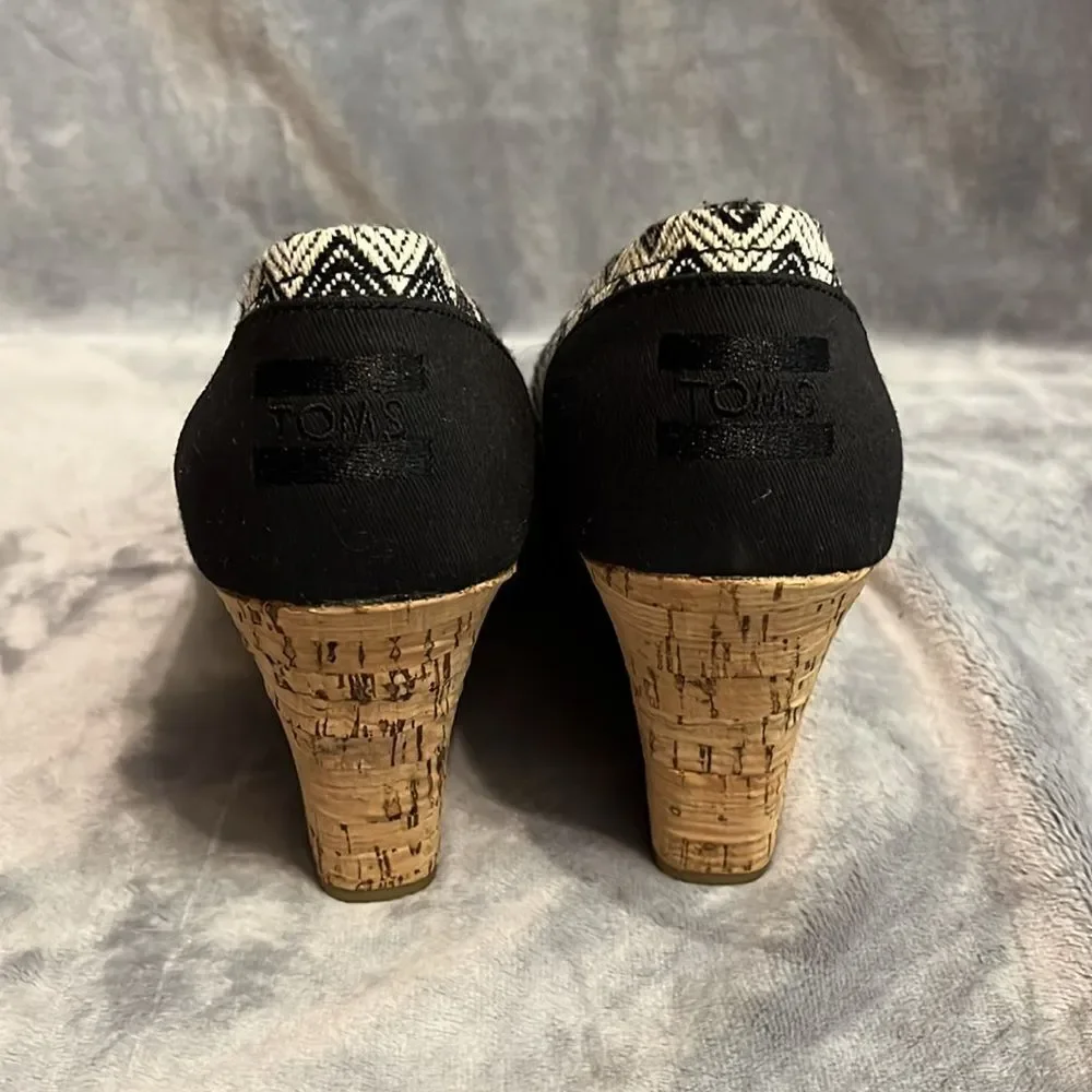 TOMS Women's Black/White Aztec Cork Wedges
